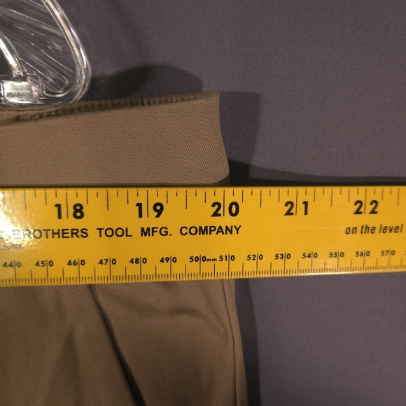 Roundtree & Yorke Straight Fit Khakis Size 40x32 - Picture 3 of 7